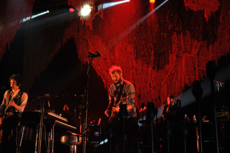 acclaimed-actress-and-grammy-winning-musician-spark-baby-speculation-but-heres-the-truth