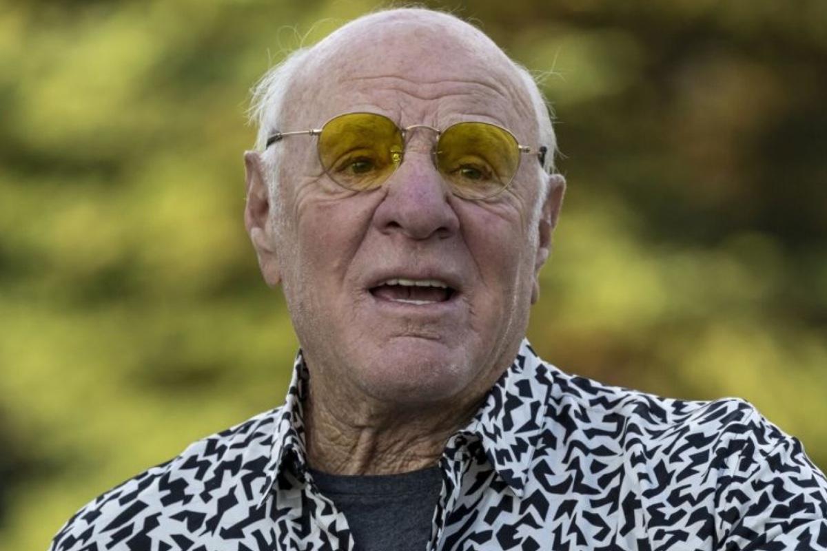 billionaire-comes-out-as-gay-despite-24-year-marriage-to-wife