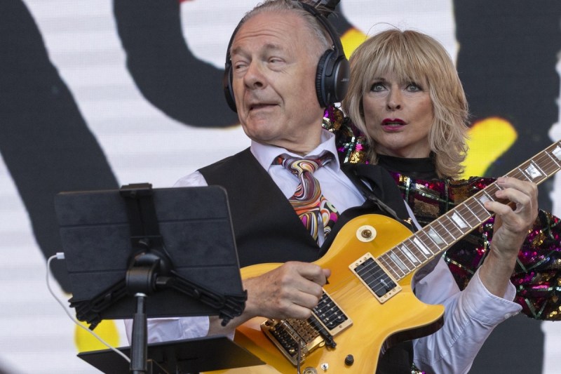 classic-rock-legend-suffers-heart-attack-undergoes-emergency-surgeries