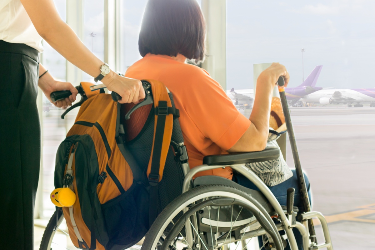 comedian-rips-airline-after-injured-wife-didnt-receive-wheelchair