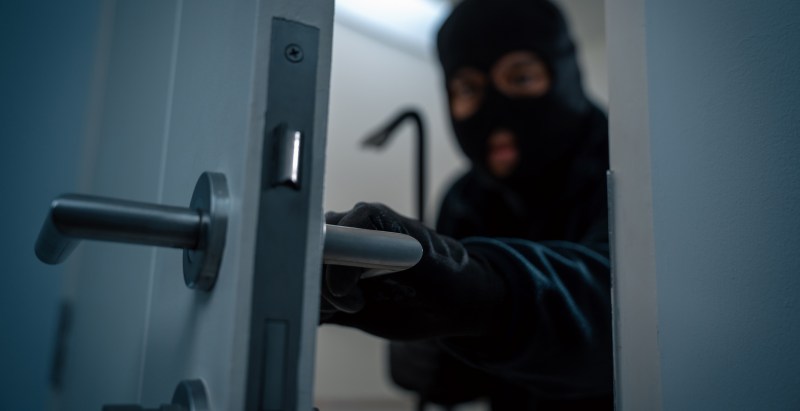 Dad Brought Daughter Along To Home Burglary Then Ditched Her When Police Arrived