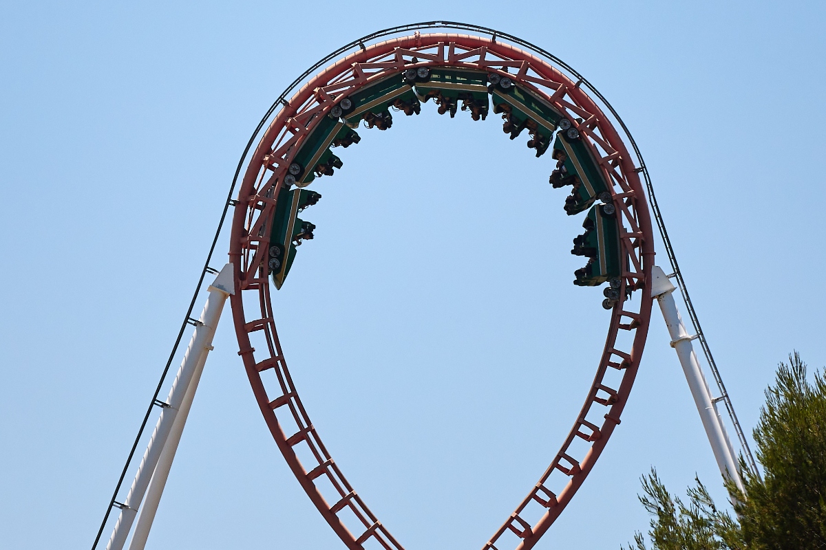 former-cedar-fair-ceo-speaks-out-about-the-six-flags-lay-off-plans