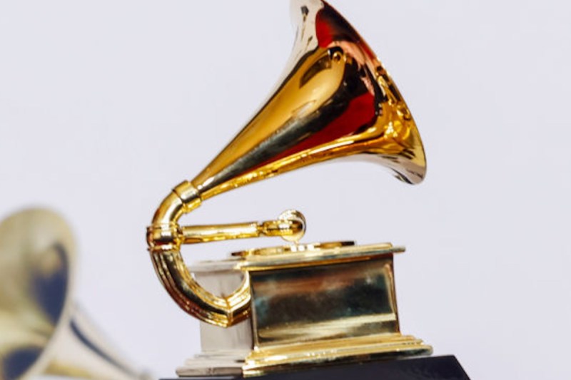 grammy-nominated-pop-singer-reveals-engagement