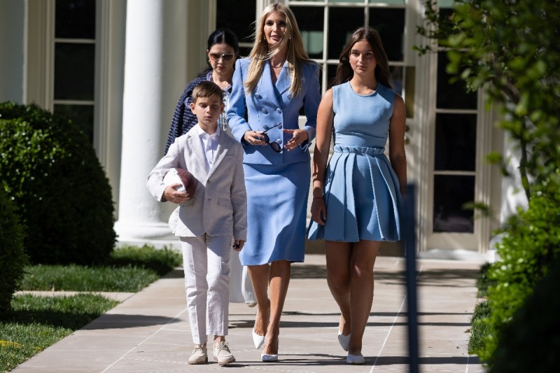ivanka-trumps-son-recreates-jfk-jr-under-the-resolute-desk-pose-in-sweet-white-house-photo