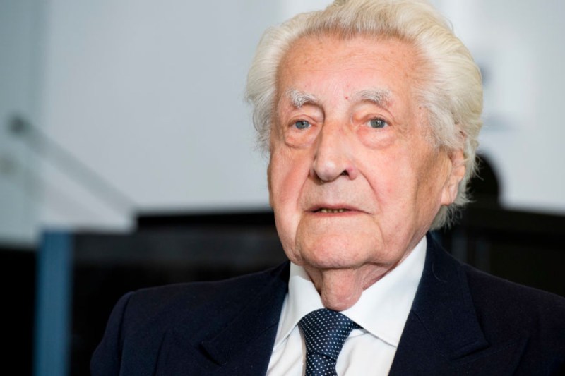 paul-van-hoeydonck-artist-behind-iconic-sculpture-dead-at-99