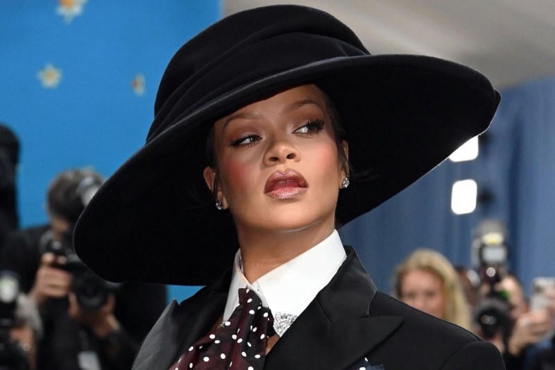 rihanna-reveals-pregancy-at-met-gala