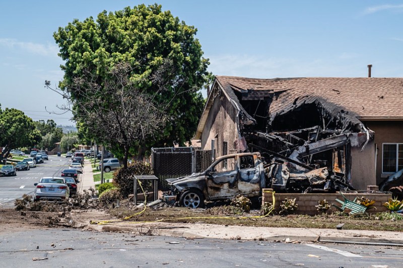 shocking-video-shows-small-plane-crash-in-neighborhood-6-presumed-dead