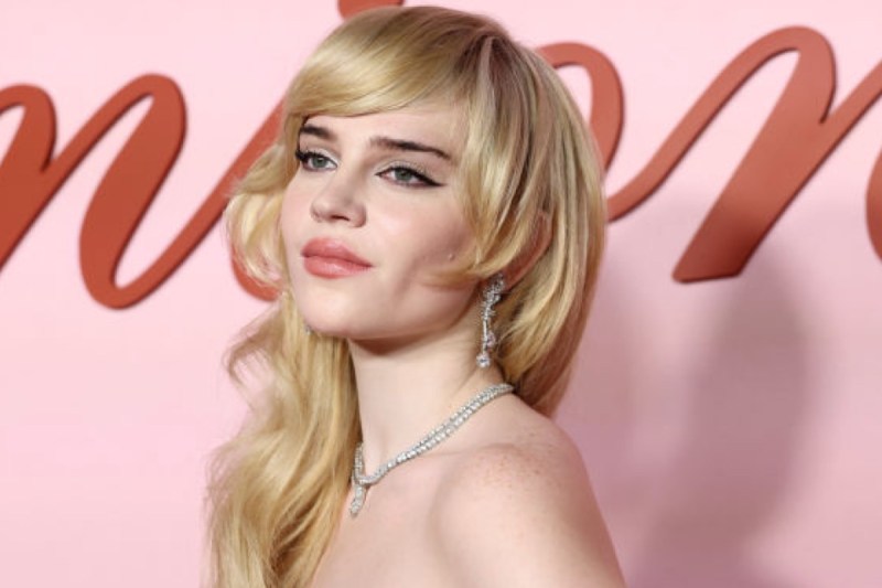 sophie-thatchers-stunning-sheer-dress-for-boogeyman-premiere-resurfaces-makes-fans-swoon