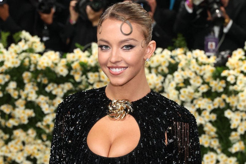 sydney-sweeney-stuns-in-open-front-dress-pays-homage-to-classic-actress