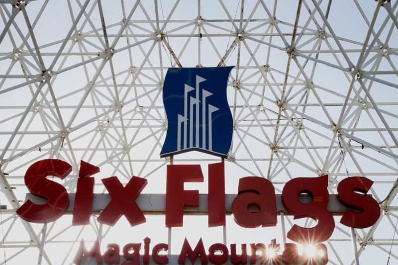 unreasonably-dangerous-six-flags-ride-caused-brain-injury-lawsuit-claims