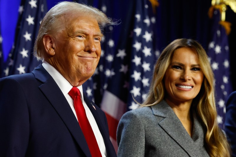 white-house-officials-speak-out-about-donald-and-melania-trump-separation-claims