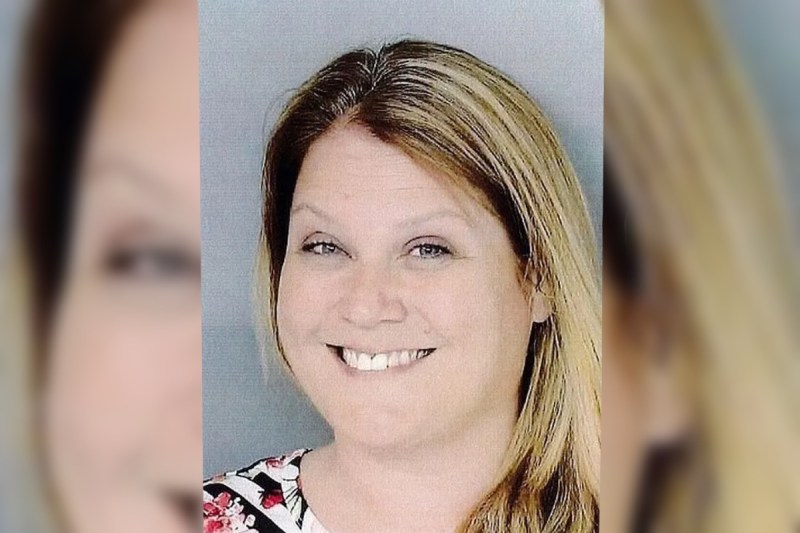 wild-video-shows-road-raging-woman-defecating-on-car-hood