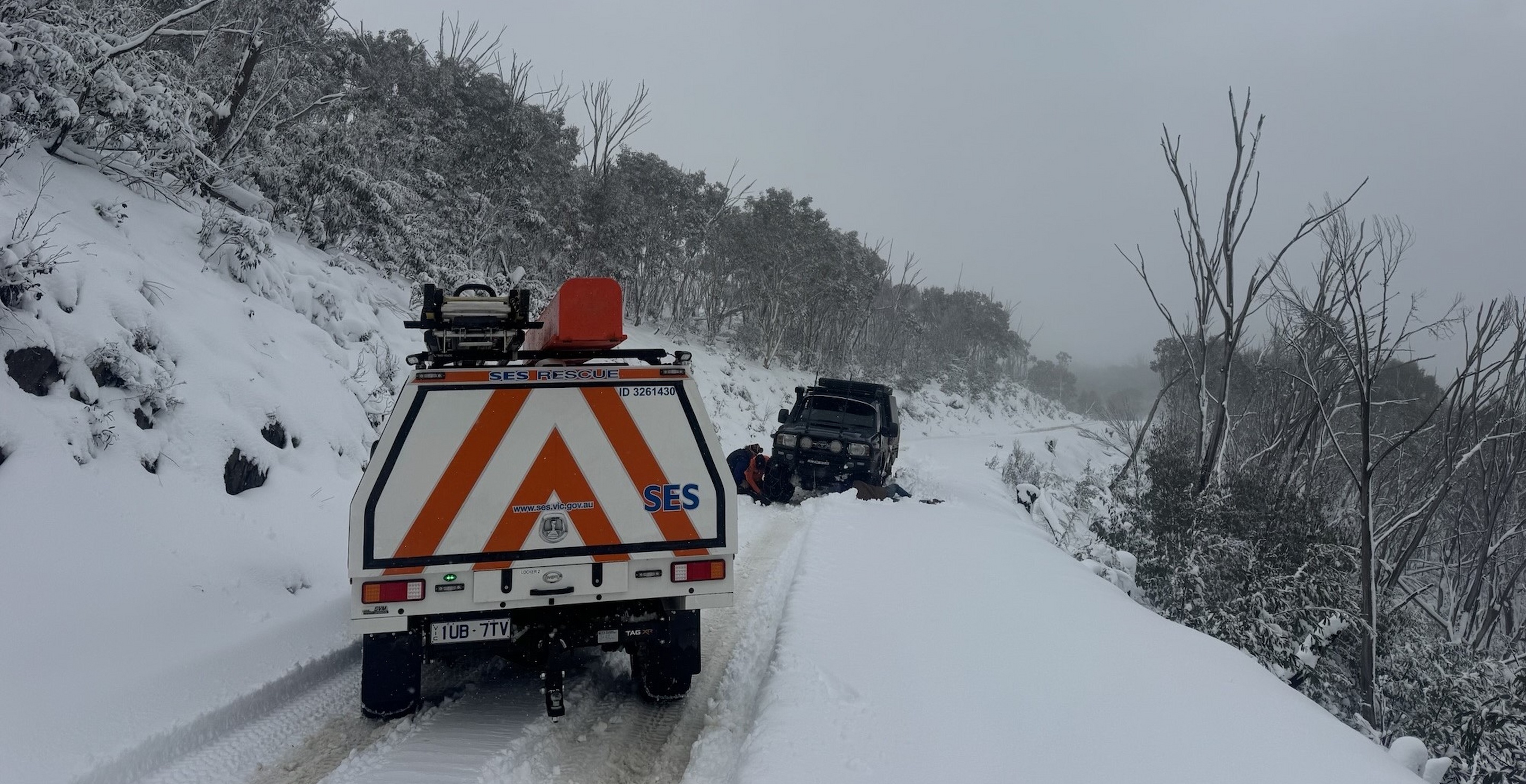 19 People Stranded In Their Cars Amid Heavy Snowfall