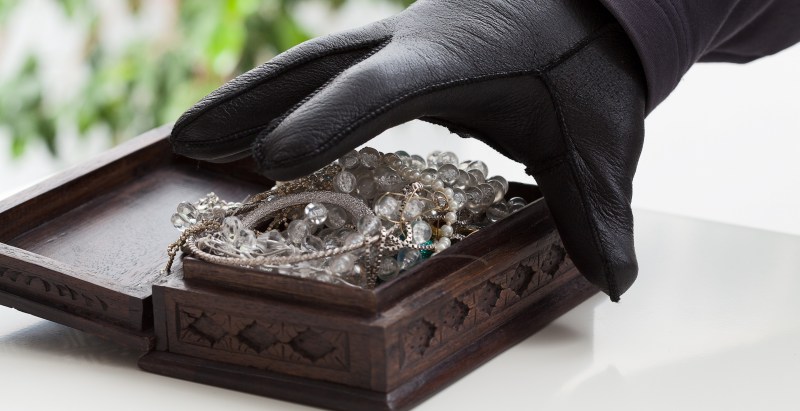 7 Men Allegedly Stole $100 Million Worth Of Diamonds And Other Jewels In Biggest Jewelry Heist In U.S. History