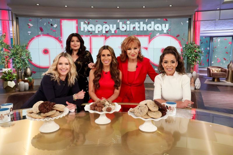 a-the-view-co-host-opens-up-about-how-she-almost-died-from-allergic-reaction-during-a-segment-on-the-talk-show