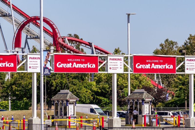 another-six-flags-theme-park-is-preparing-to-close