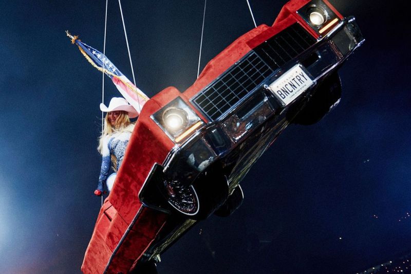 Beyoncé Forced to Pause Texas Show Due to Terrifying Car Prop Malfunction