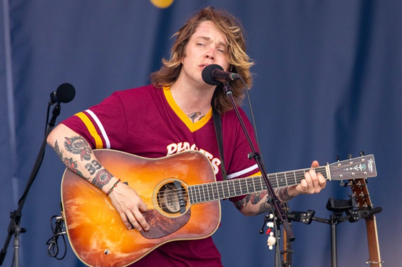 billy-strings-mourns-the-death-of-his-mom-just-hours-after-hometown-show