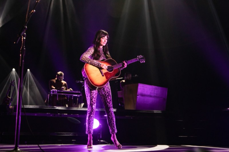 major-country-music-superstar-breaks-rib-in-bathroom-fall