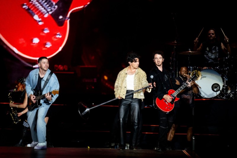 major-pop-groups-stadium-concerts-canceled-venues-downsized