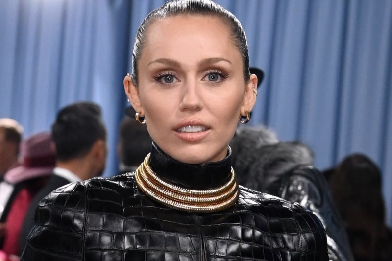 miley-cyrus-says-her-family-is-so-messy-following-dark-decade