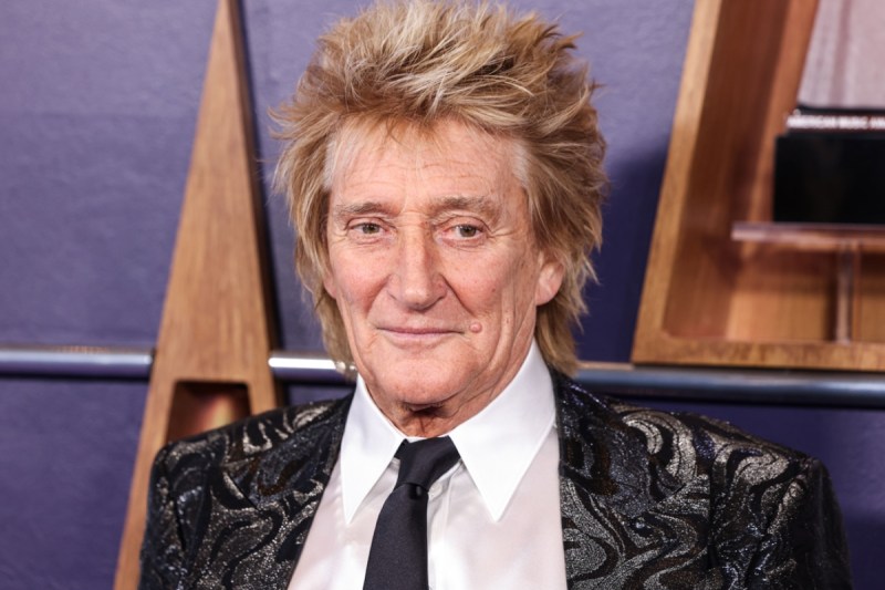 rod-stewart-falls-ill-cancels-multiple-concerts
