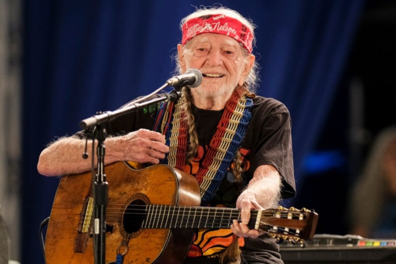 willie-nelson-cant-smoke-weed-anymore