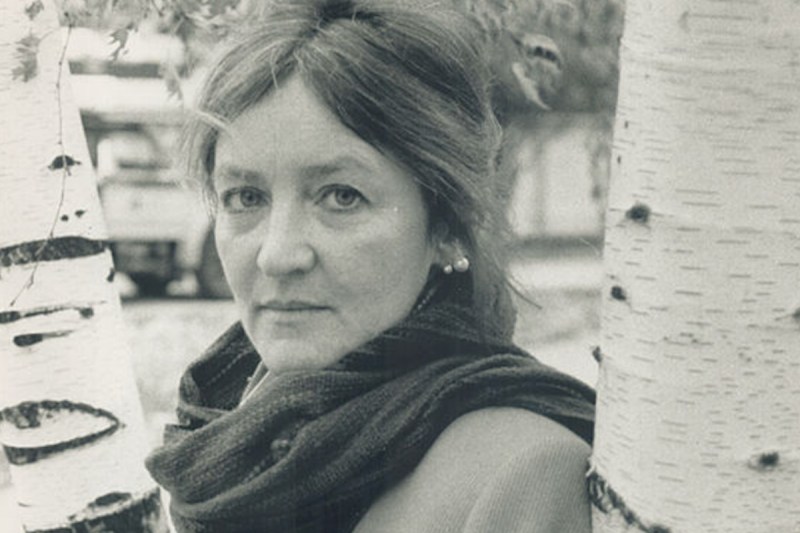 author-whose-book-inspired-tom-hanks-movie-dead-at-82-cause-of-death-released-for-paulette-jiles