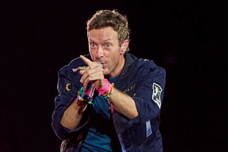 coldplays-chris-martin-hits-the-wrong-note-unveils-ceos-alleged-affair-mid-concert