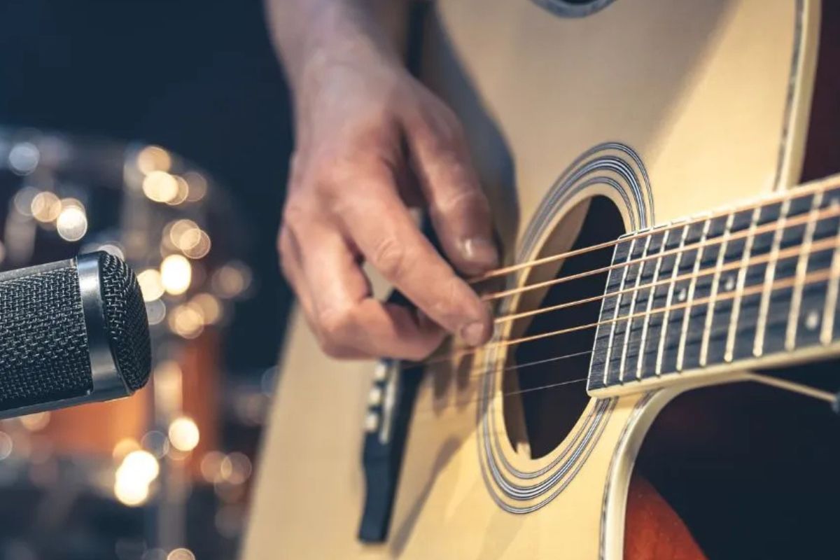 country-legend-suffers-mini-stroke-during-performance