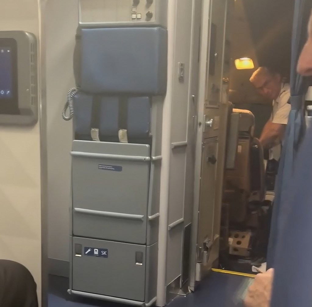 Delta Pilot Arrested By Federal Agents Moments After Plane Lands