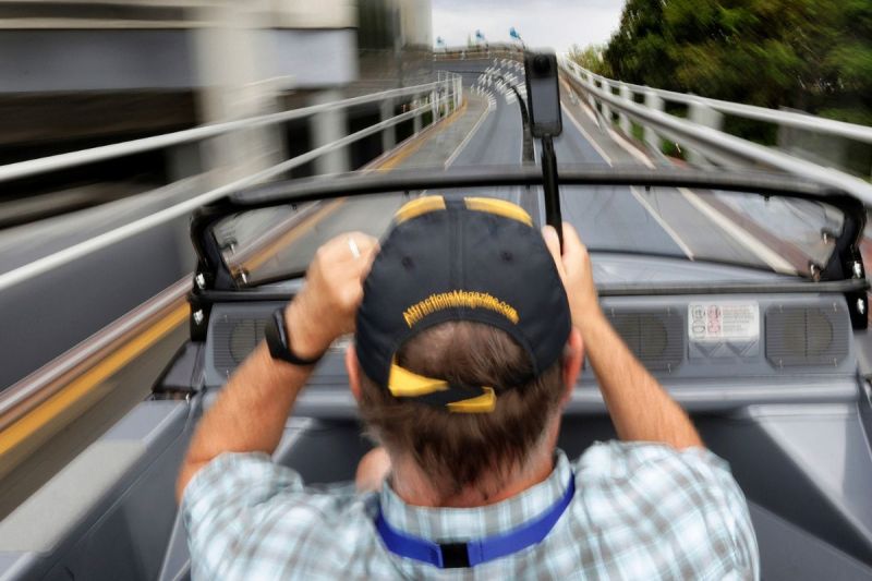 disney--signage-epcot-ride