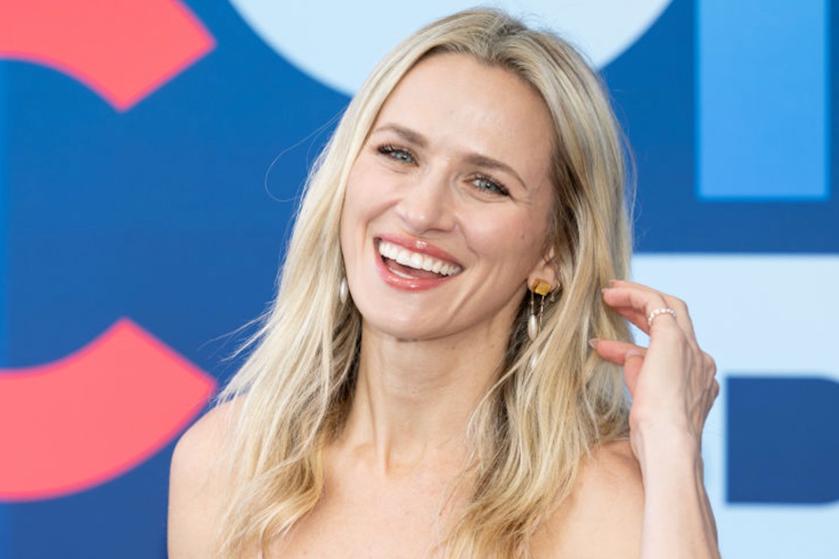 fbi-star-shantel-vansanten-models-two-piece-while-sunbathing