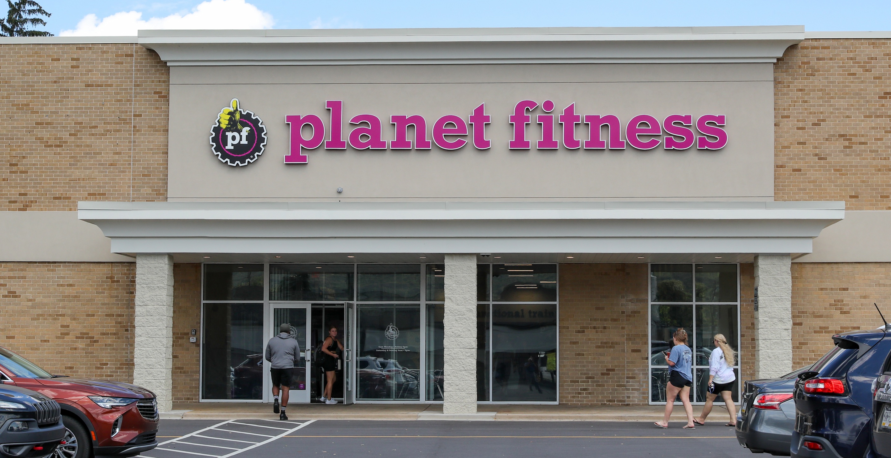 Man Hides In Planet Fitness Tanning Bed After Allegedly Starting Fire