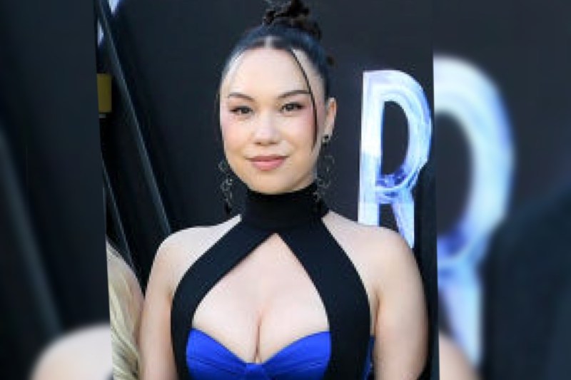 uarterjade-wows-in-low-rise-shorts-and-sheer-top