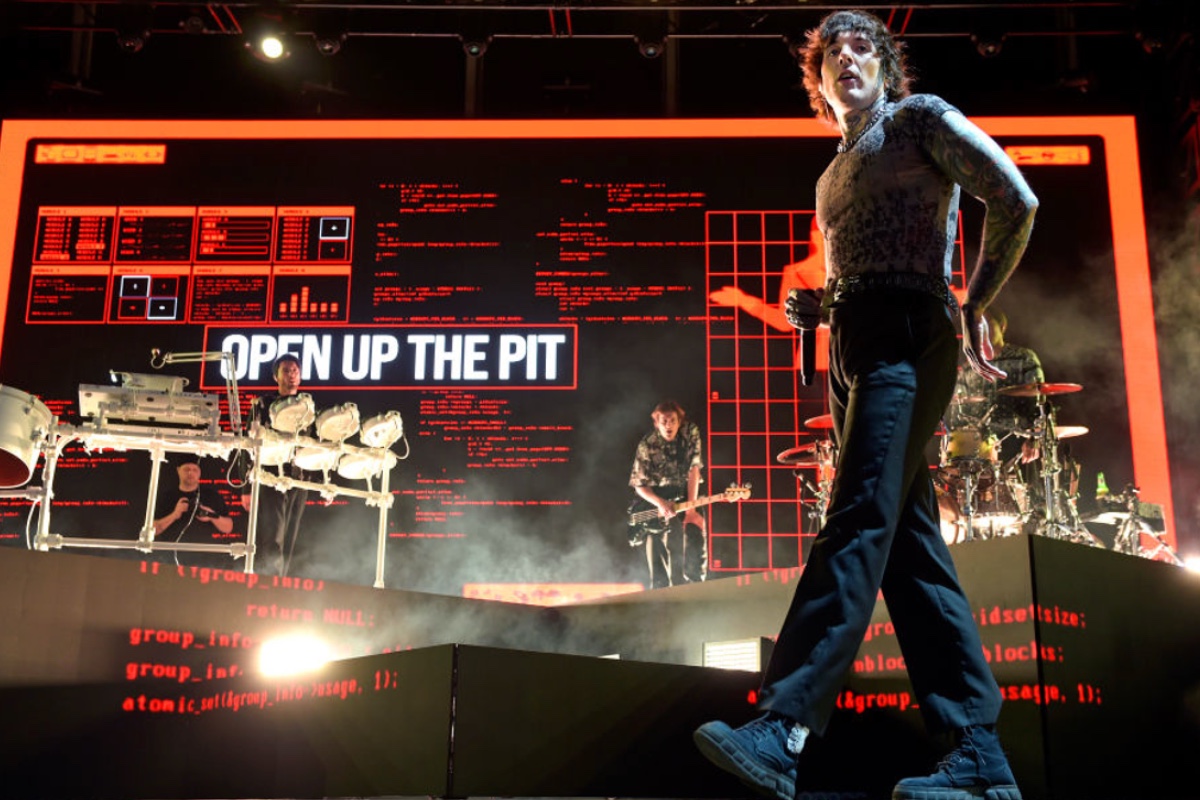 rockstar-and-model-wife-welcome-twins