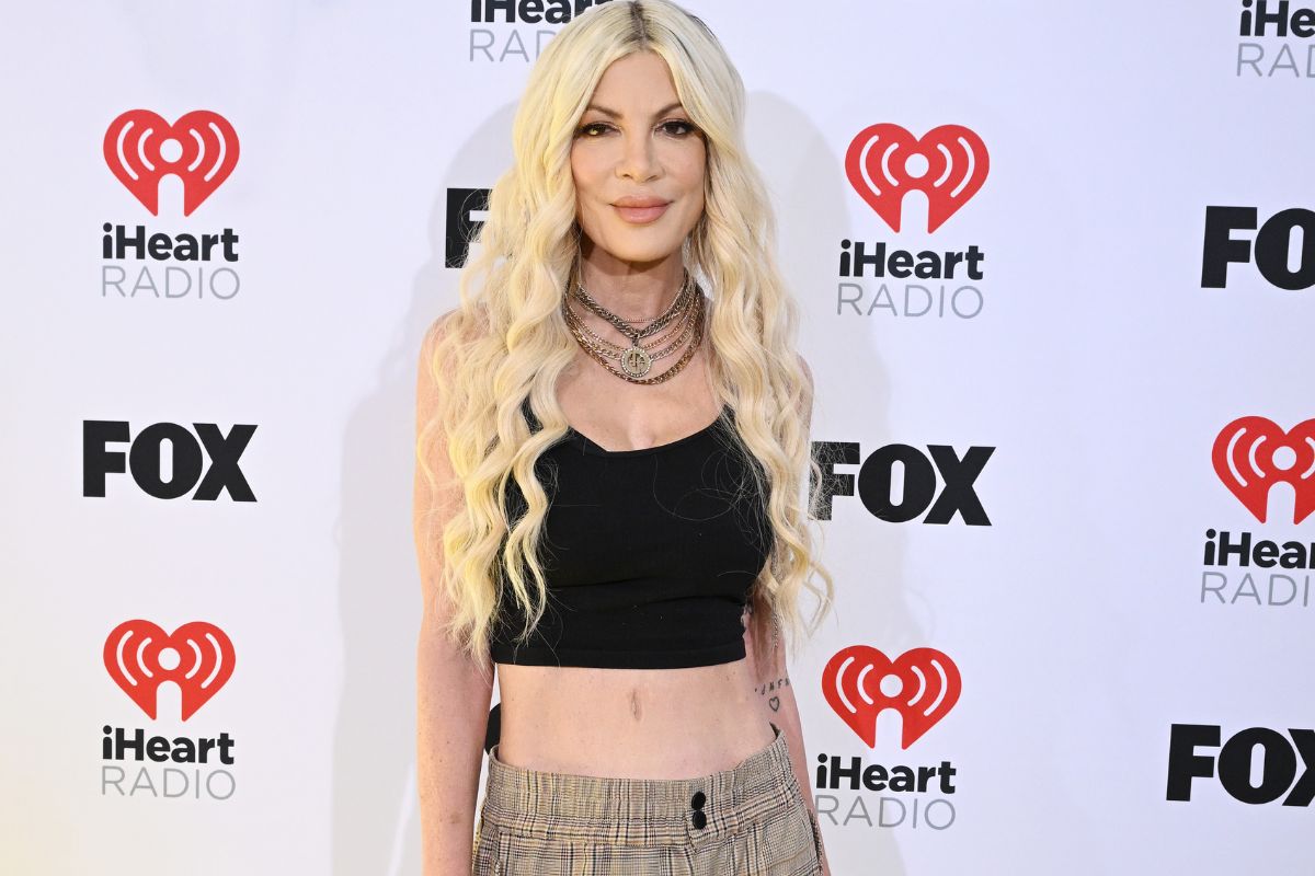 tori-spelling-monogamous-situationship