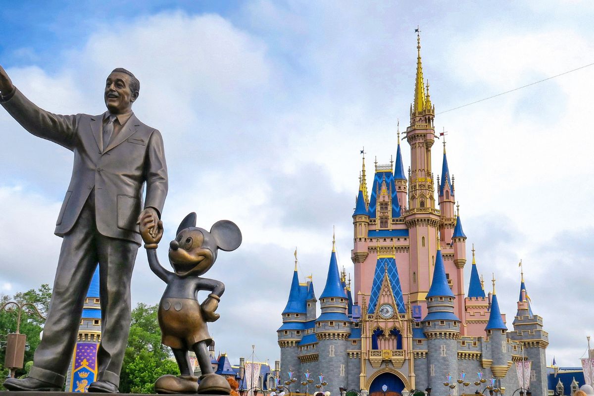 walt-disney-world-restaurant-accused-of-serving-guest-with-contaminated-salad-in-new-lawsuit