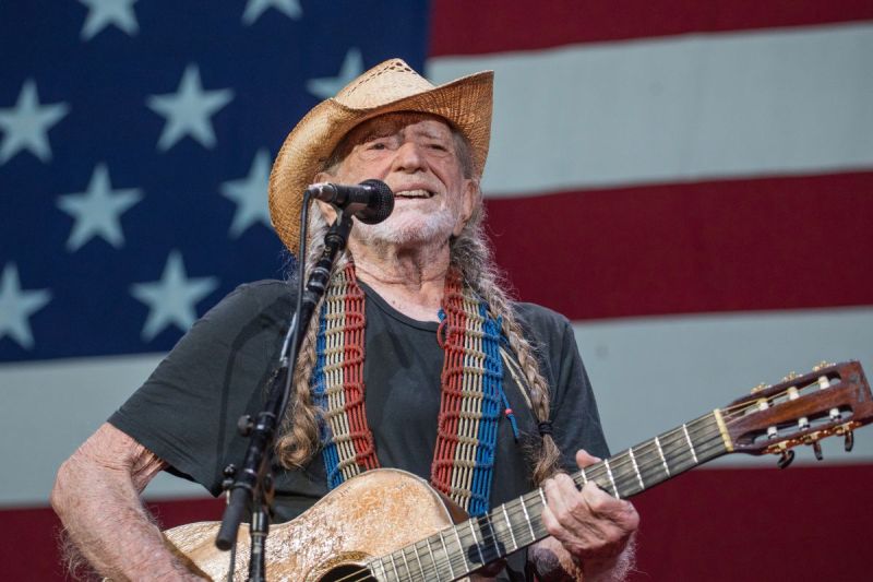 willie-nelson-suddenly-cancels-concert-citing-unforeseeable-circumstances