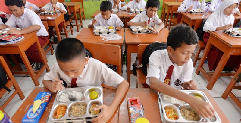 365 People Get Food Poisoning After Eating Free Lunch At Cafeteria