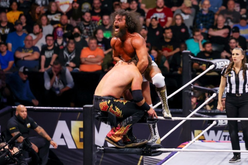 aew-fan-favorite-underwent-spinal-surgery-then-snapped-his-leg