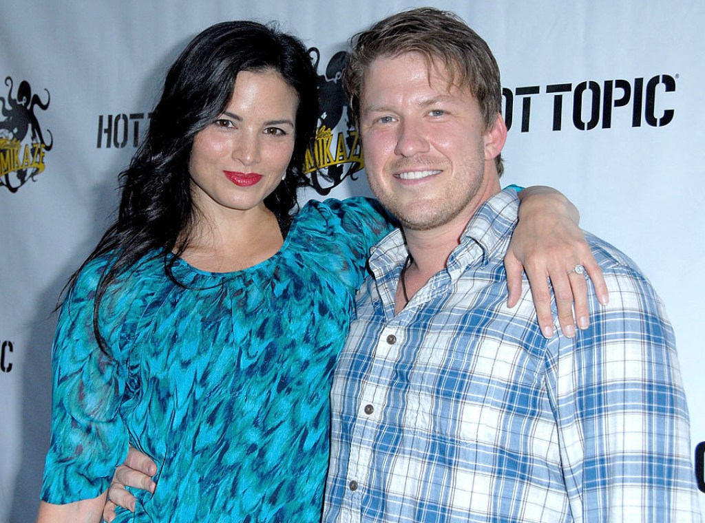 arrow-and-hawaii-five-0-actress-files-for-divorce-after-12-year-marriage