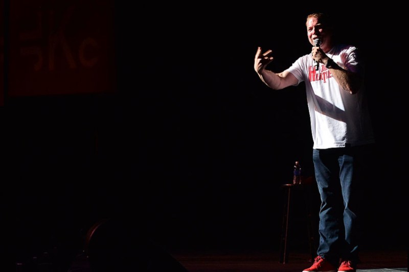 beloved-comedian-offers-to-pay-for-funeral-after-fans-wife-tragically-passes-away