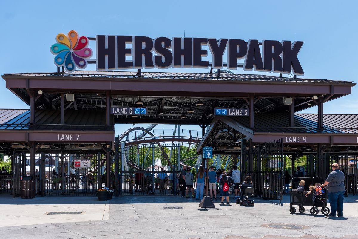 boy-rescued-after-walking-along-a-monorail-track-at-pennsylvanias-hersheypark