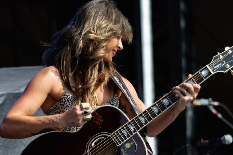 country-singers-dad-keeps-questioning-her-about-fake-rumors