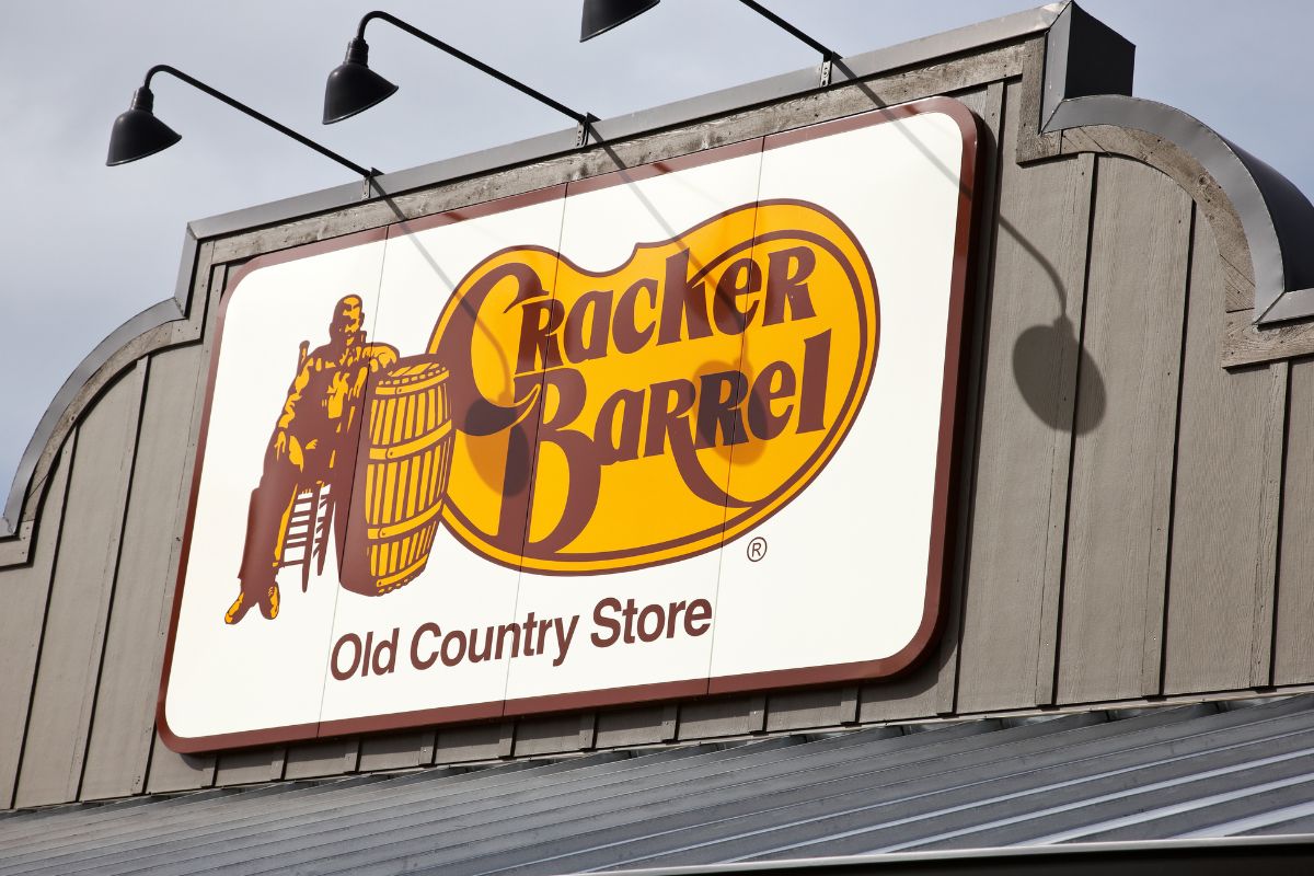 cracker-barrel-backs-down-wont-change-its-logo-due-to-major-backlash