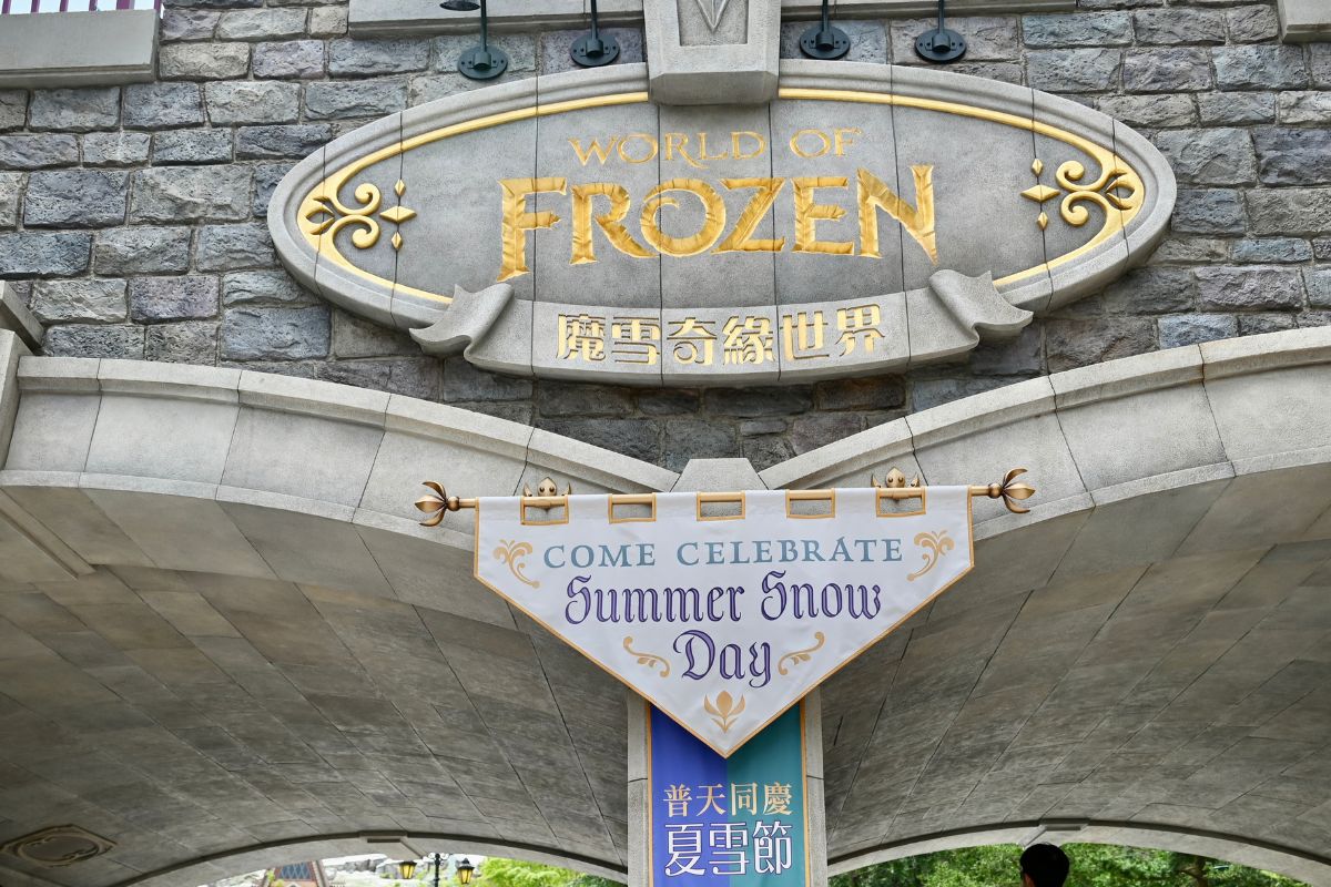 disneyland-guest-dies-after-suddenly-lost-consciousness-while-riding-frozen-ride