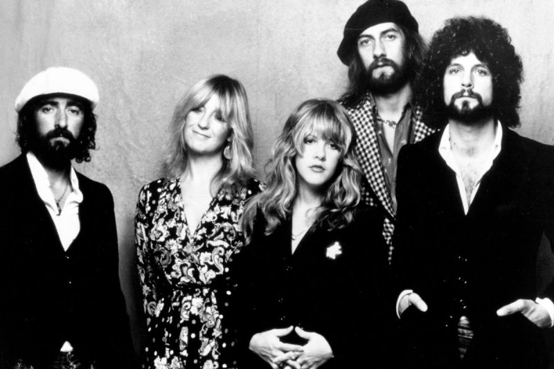 fleetwood-mac-legend-suffers-painful-injury-reschedules-concerts