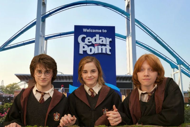 harry-potter-star-enjoys-a-day-at-cedar-point