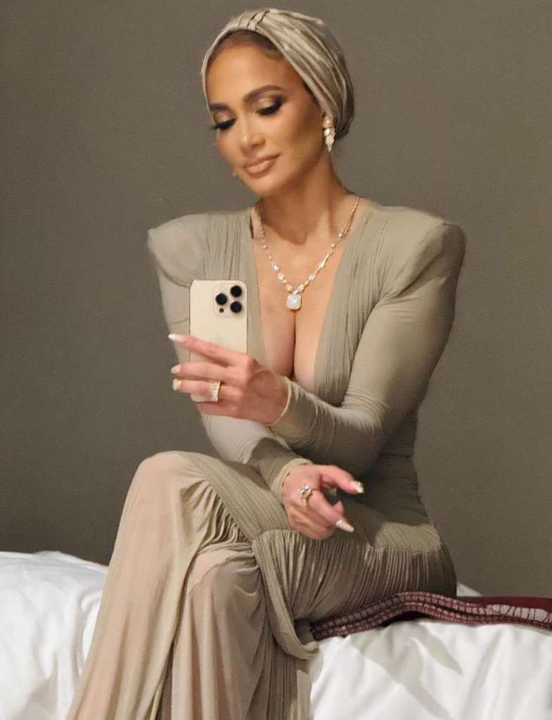 jennifer-lopez-models-plunging-dress-in-egypt-ig
